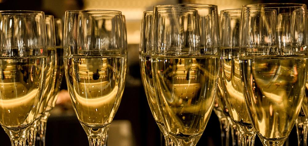 Champagneprovning för två vid Stureplan i Stockholm