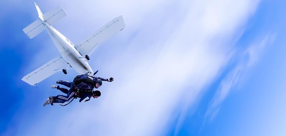 Fallskärmshoppning nära Stockholm - Hoppa fallskärm med instruktör